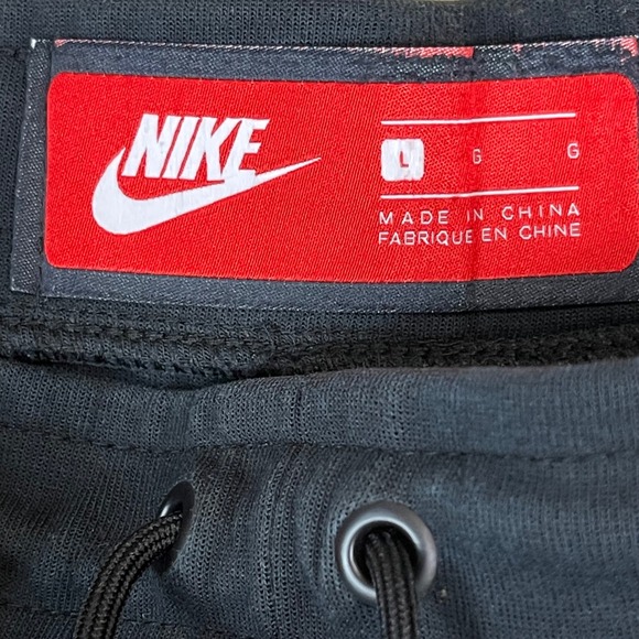 Nike Tech Fleece Shorts Black Mens Large Drawstring Pockets Casual Athletic - Picture 2 of 11